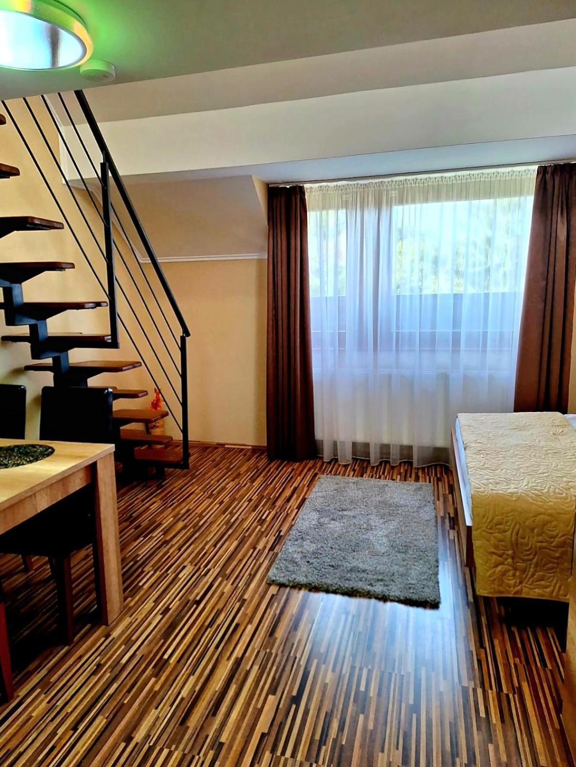 Angyal Apartman Гюла Екстериор снимка
